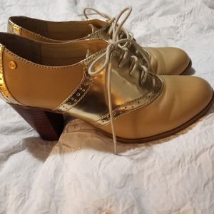 G. H. Bass & Co. Leather Tan and Gold Heeled Oxford